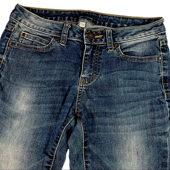 Jennifer Lopez size 2 medium wash straight leg jeans, some distressing, like new - Picture 2 of 13